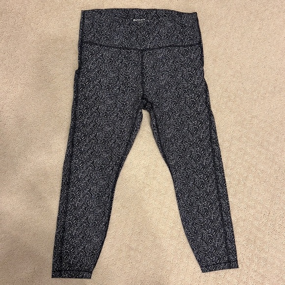 Athleta Ultimate Stash Teztured 7/8 Tight - Picture 2 of 5